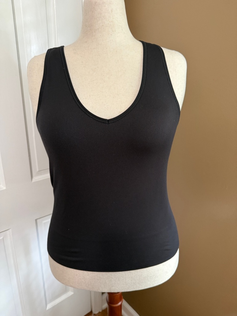 Athleta Aurora Black Ribbed V-Neck Tank
